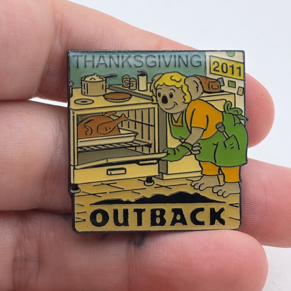 Outback Steakhouse Thanksgiving 2011 Koala Cooking Oven Lapel Hat Pin